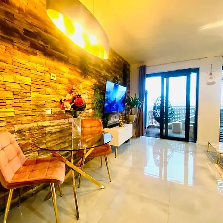 Tehelne Pole, Bajkalska 2e * Pressburg